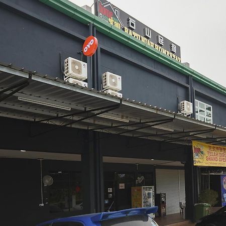 Oyo 90172巴都尼亚家庭旅馆 Batu Niah 外观 照片