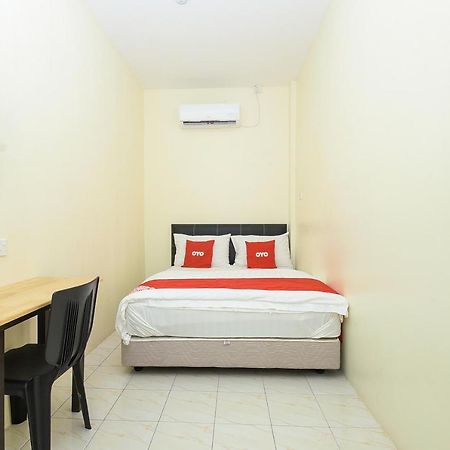 Oyo 90172巴都尼亚家庭旅馆 Batu Niah 外观 照片